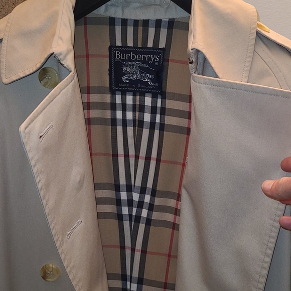 Burberry Kensington Trench Coat worn once - Picture 3 of 12